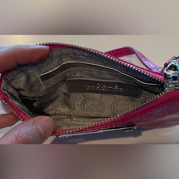 MICHAEL KORS Pink Glossy Small Zip Pouch - Picture 6 of 10